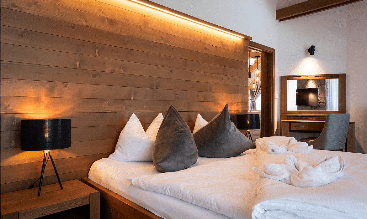 SLV Table lamp FENDA BASE II Tripod, E27 max. 40W, shade excl., black SLV Table lamp FENDA BASE II Tripod, E27 max. 40W, shade excl., black